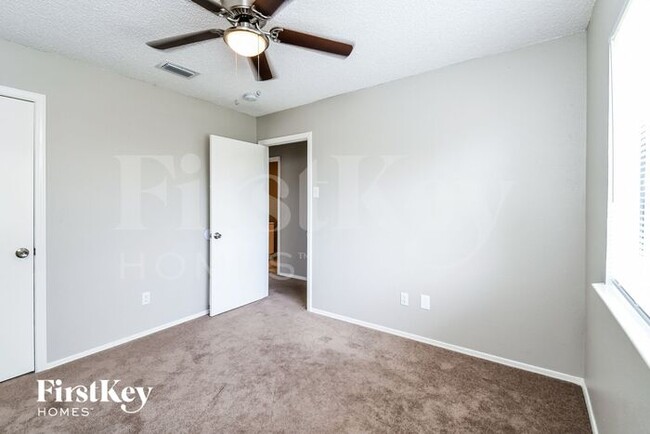 Building Photo - 1700 Scottsdale Dr