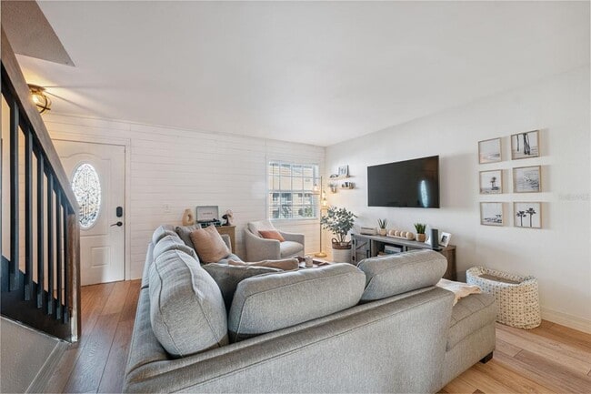 Building Photo - 4821 W McElroy Ave