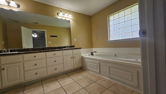 Building Photo - 4 Bedroom 2 Bath Brick Home W. Lee Co