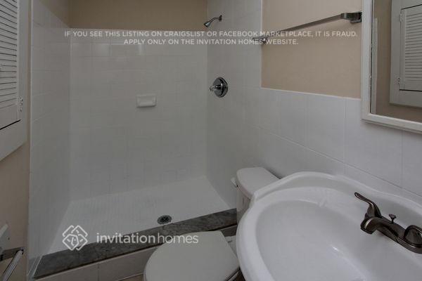 Building Photo - 8606 Chinaberry Dr