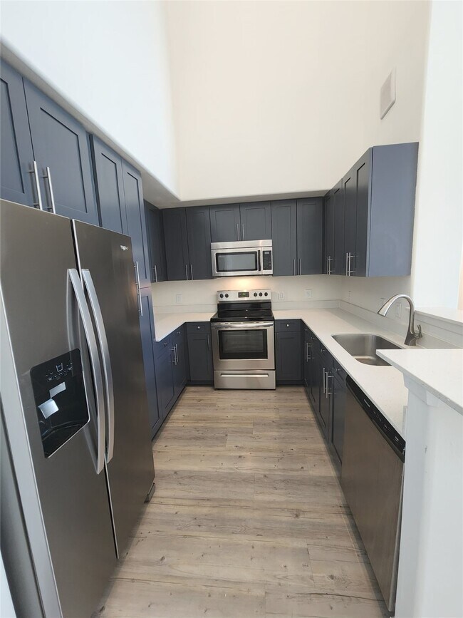 Building Photo - 2445 Shadow View Ln