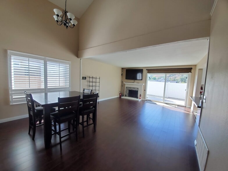 Building Photo - 2344 Hampstead Way