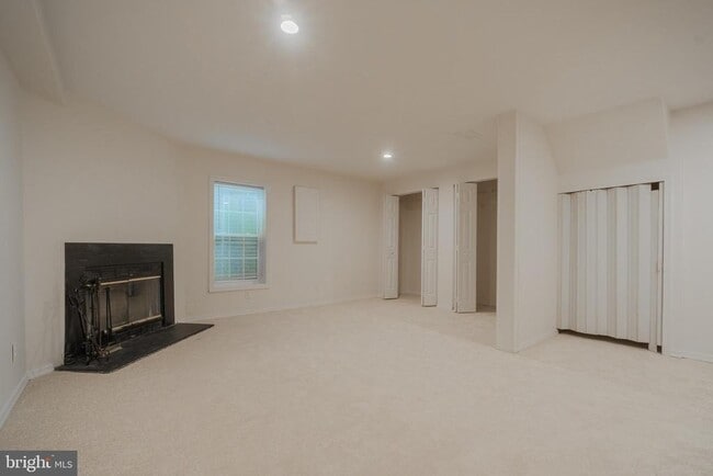 Building Photo - 14167 Royal Oak Ln