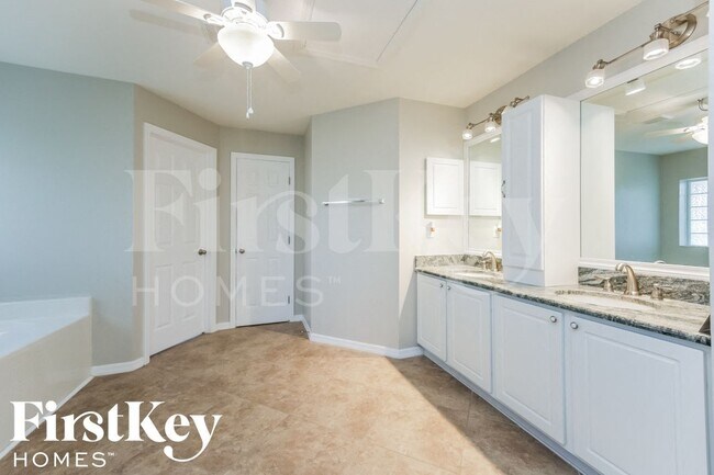 Building Photo - 2917 NW 26th St