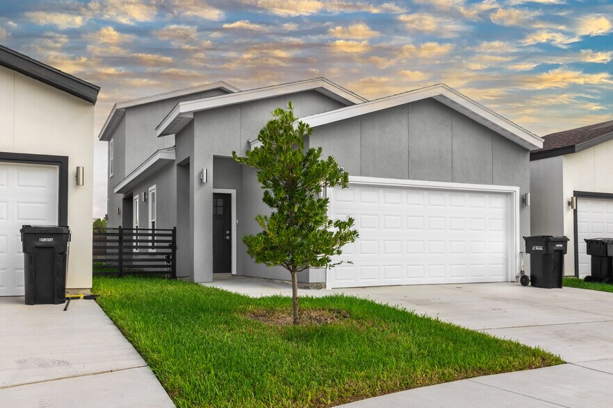 Building Photo - 2604 Kerria Ave