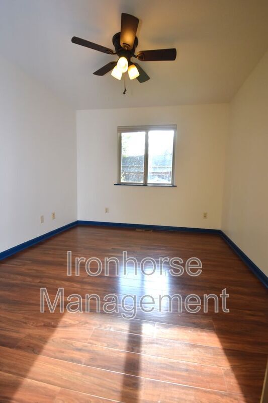 Building Photo - 502 Sanders Ave