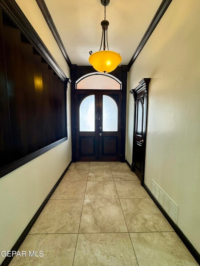 Building Photo - 142 Clairemont Rd