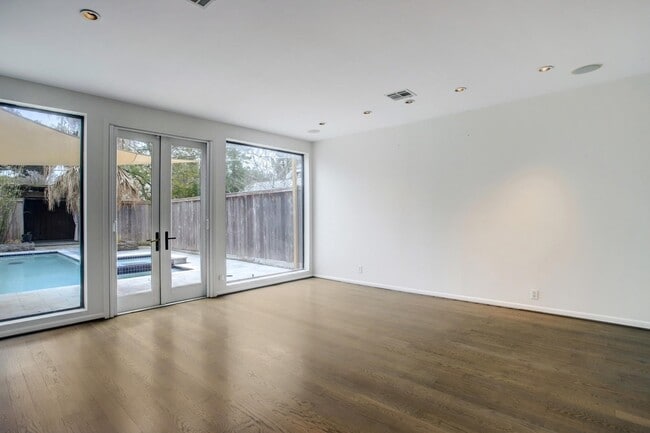 Building Photo - 1417 Harold St