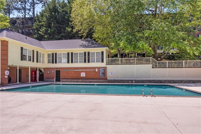 Building Photo - 25108 Plantation Dr NE