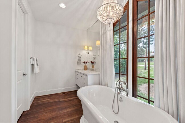 Building Photo - Custom Built 4BD, 4BA Home with Bonus Room...