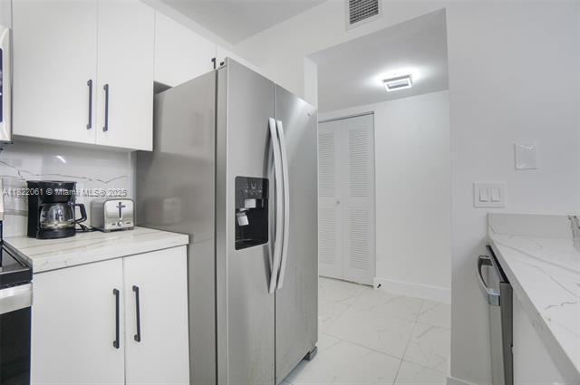 Building Photo - 1200 Brickell Bay Dr