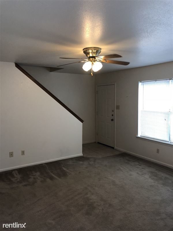 Building Photo - 2 br, 1.5 bath 4plex - 2815 Longmire Dr 28...