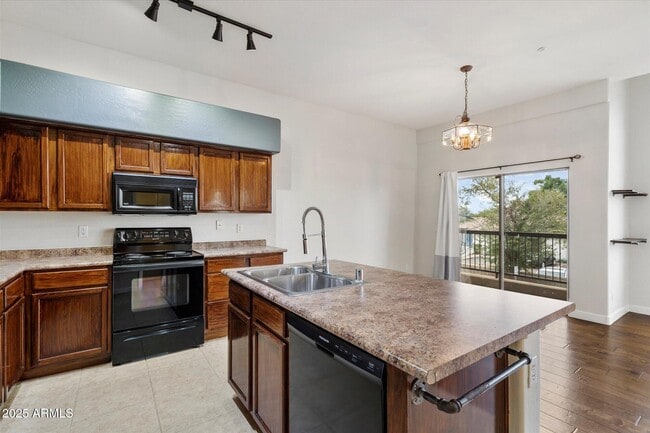 Building Photo - 2019 E Campbell Ave