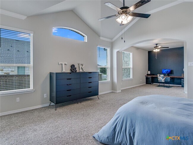 Building Photo - 1701 Meadow Crest
