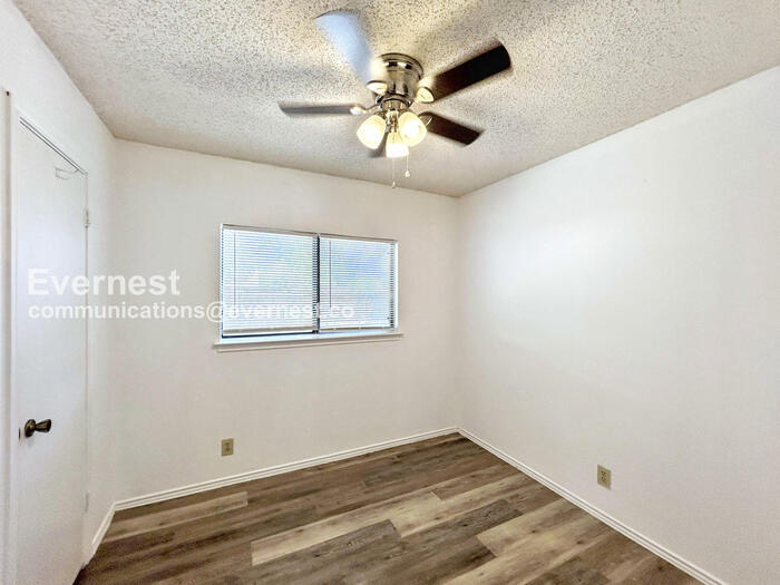 Building Photo - 10207 Raven Field Dr