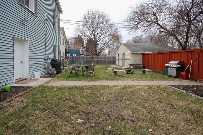 Building Photo - 1417 6th St NE