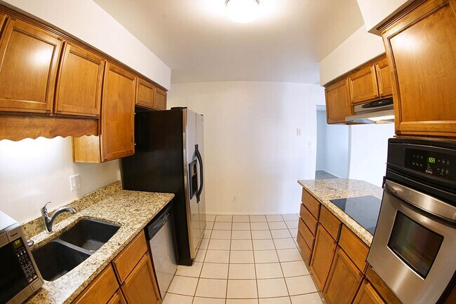 Building Photo - ASU Proximity Meets Comfort in This 4-Bedroom Tempe Home