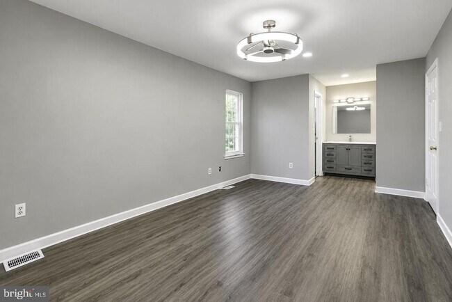 Building Photo - 15025 Timberlake Dr
