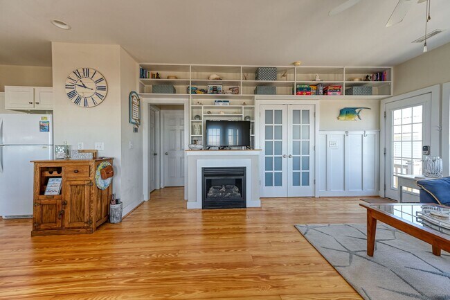 Building Photo - OFF-SEASON FURNISHED RENTAL AVAILABLE JAN and FEB '26