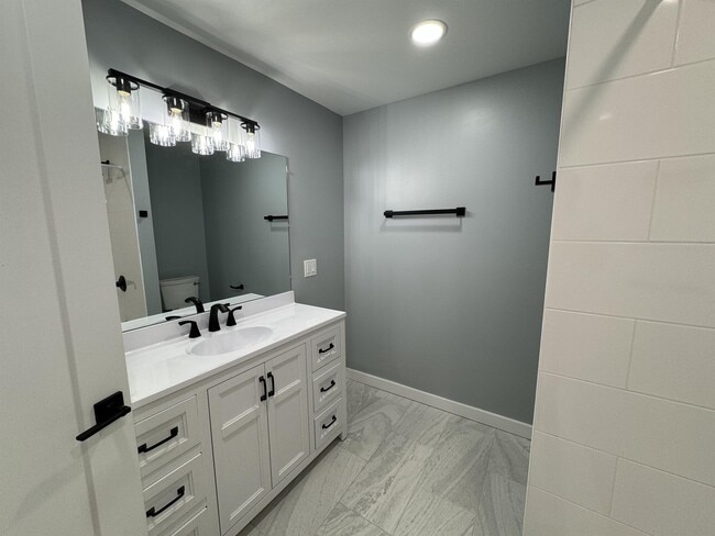 Building Photo - 62 Golden Rod Ln