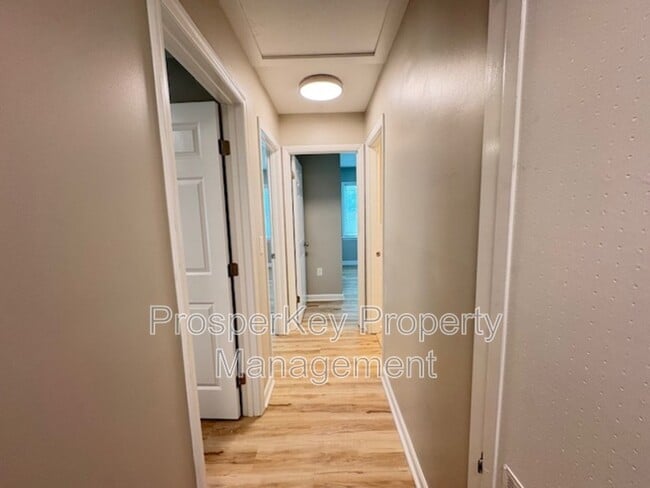 Building Photo - 5613 Pollman St