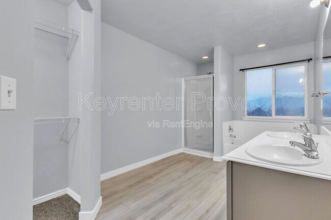 Building Photo - 2004 Churchill Dr