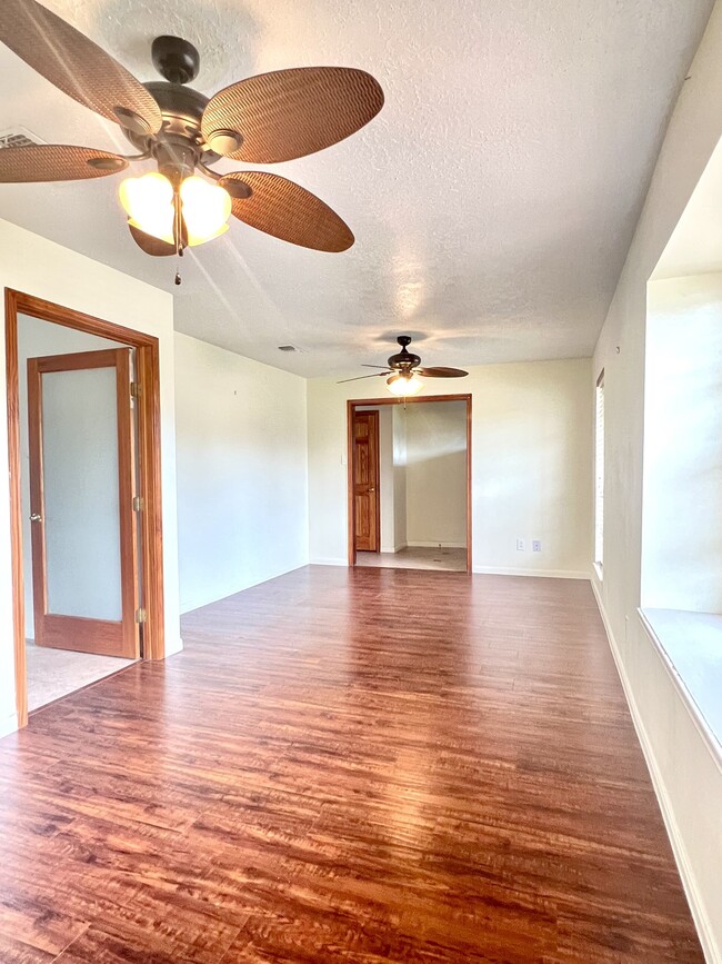 Building Photo - 2118 Endicott Ln