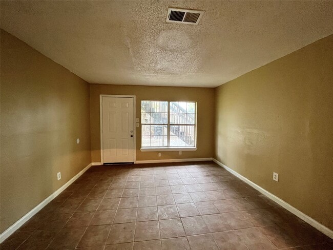 Building Photo - 10235 Algiers Rd