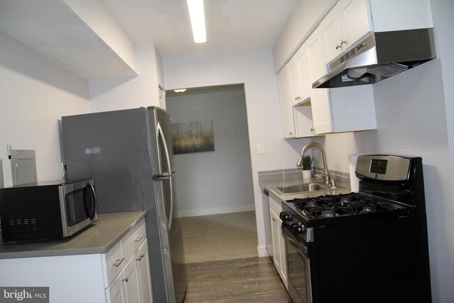 Building Photo - 3360 Woodburn Rd