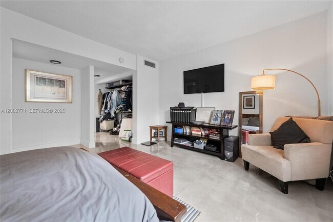 Building Photo - 100 Edgewater Dr