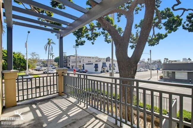 Building Photo - Modern 2Bdm 2Ba Condo in the Heart of Bankers Hill - MI Special