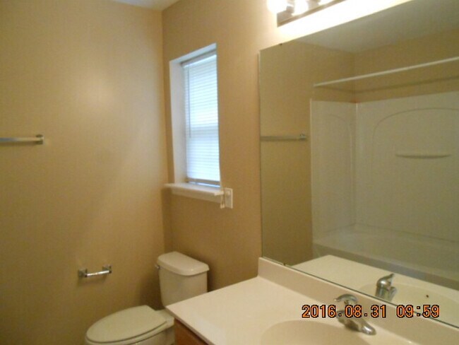 Building Photo - Renovated Three Bedroom Townhome in Townes of Buckwalter