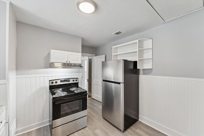 Building Photo - 2102