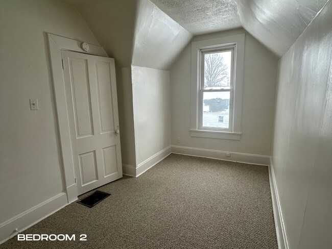 Building Photo - 1904