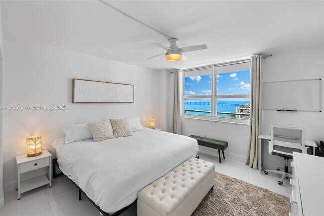 Building Photo - 1155 Brickell Bay Dr
