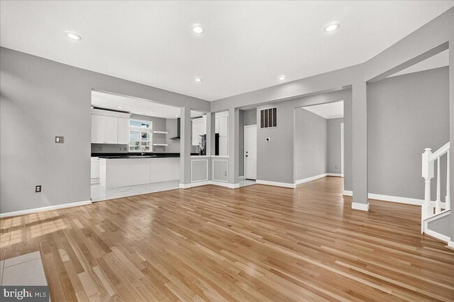 Building Photo - 6455 Saddlebrook Ln