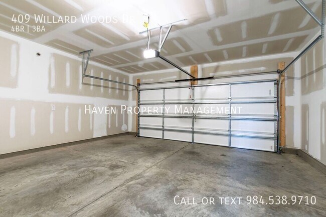 Building Photo - 409 Willard Wds Dr