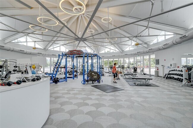 Building Photo - 2500 Parkview Dr