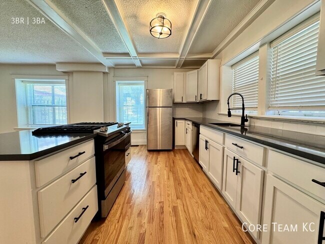 Primary Photo - 1413 W 39th St