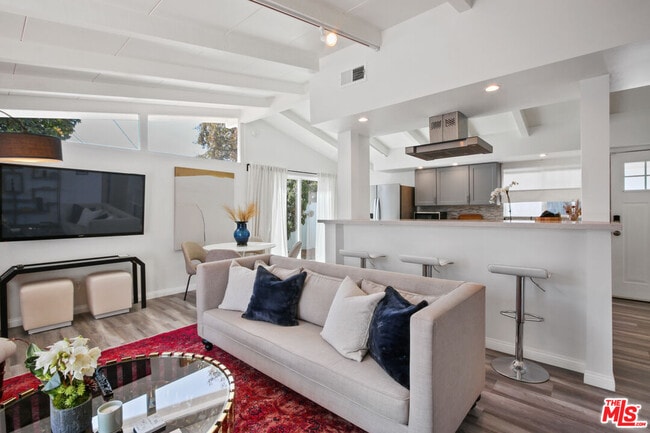 Building Photo - 6440 Rhea Ave