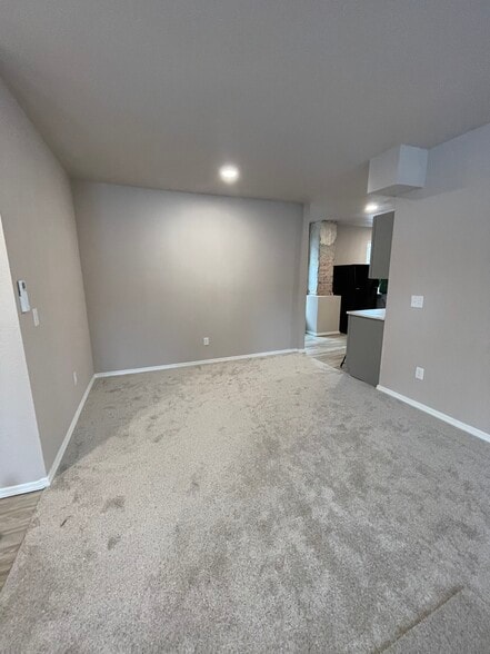 Building Photo - 1902 W 10th Ave