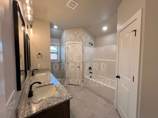 Building Photo - Single Family Home - Stunning Huntley Plan