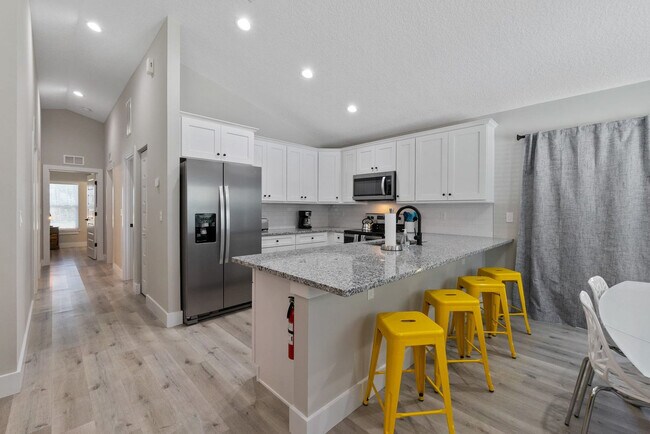 Building Photo - 1004 Josiah St