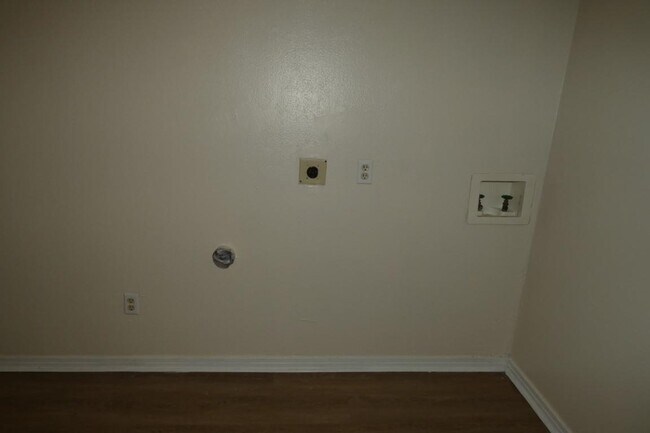 Building Photo - 2211 NW Crosby Ave