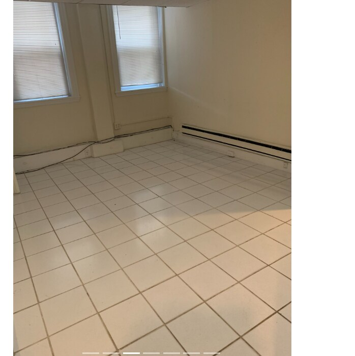 Building Photo - 368 Riverway