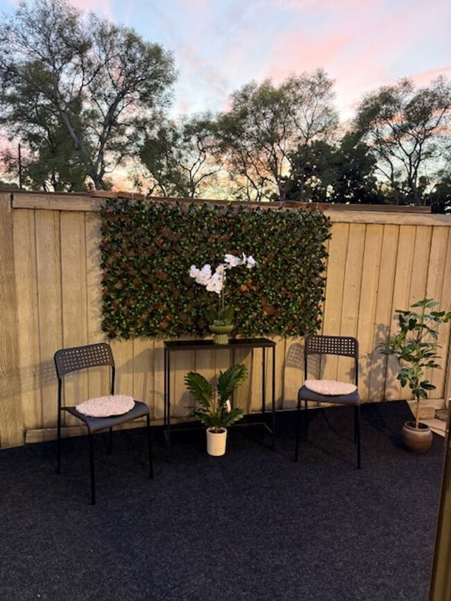 Building Photo - Irvine 2 bedroom with Upgrades