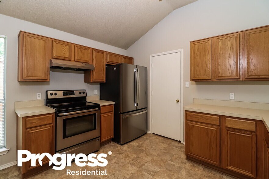 Building Photo - 10662 Flamewood Dr