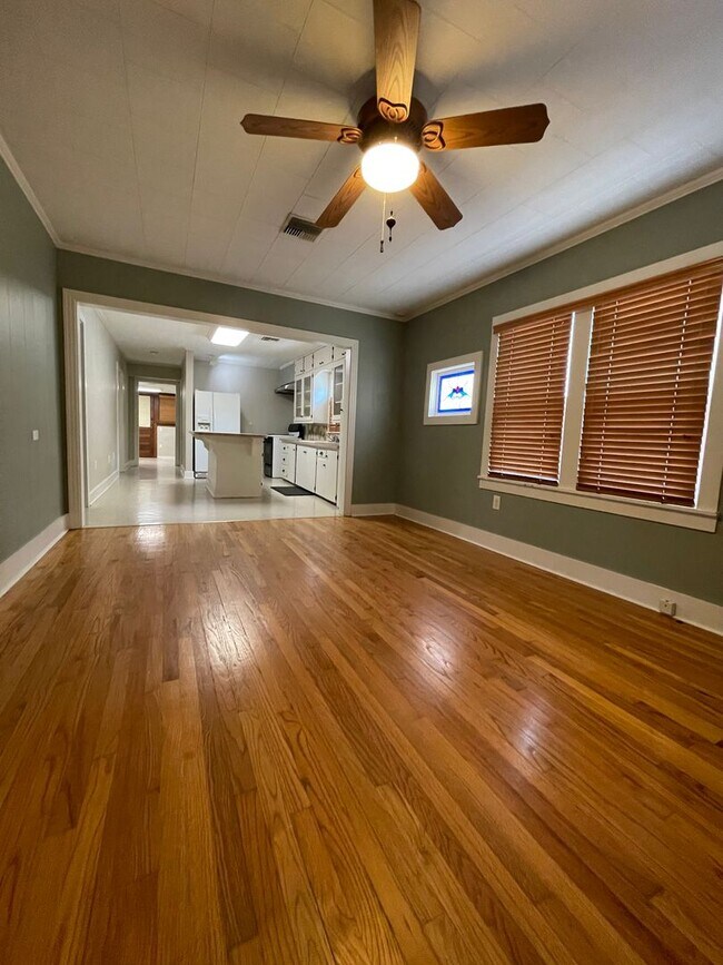 Building Photo - 2 bedroom 2 bath home, MOVE IN SPECIAL!!!