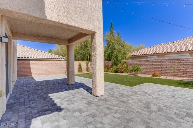 Building Photo - 11057 Village Ridge Ln