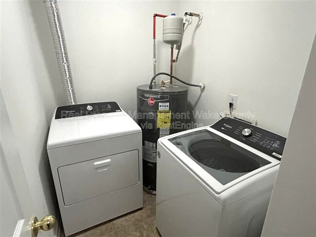 Building Photo - 2920 Barrymore St